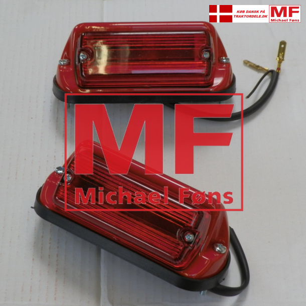 EGENPRODUKTION: Baglygte-s�t med stoplys. Malet i MF-r�d. Firkantet Butlers-type til Massey-Ferguson