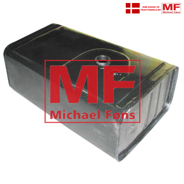 Brugt dieseltank i OK stand, MF165 MK1. Kort type p 67cm lngde. Leveres med dksel og uden mler