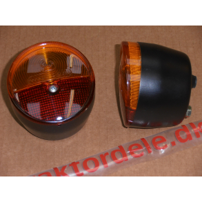 Baglygte-st til Bukh, med rd/orange glas. Hella-kopi. Isat 2 stk pinolprer, 10W og 18W