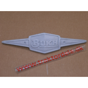 Frontemblem til Bukh D-30. Malet med slvbase og lakeret.