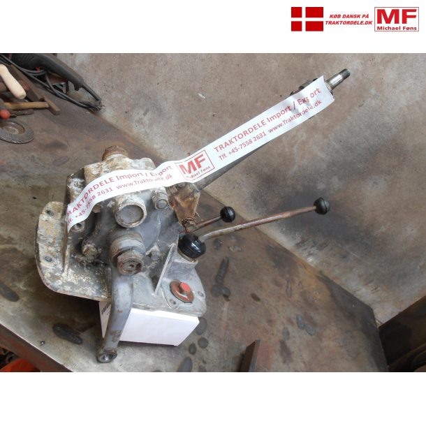 Brugt styrehus i OK stand, MF35. Efterset og ompakket.