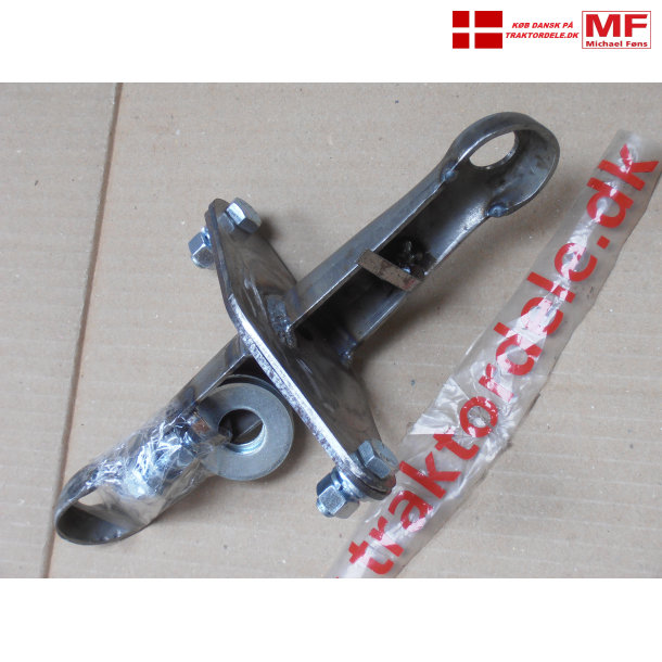Lygtearms-st til MF35 og MF65. Originale arme, renoverede og med bolte+mtrikker/skiver.