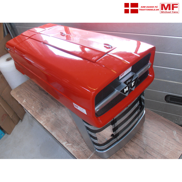 Komplet hjlm til MF135, lav type. Med alle monterings-dele, men uden lygter. Leveres grundmalet.