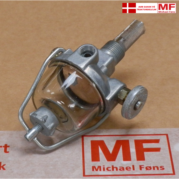 Benzinhane, NY. Med reservetanks-funktion. Til Ferguson og MF35. Monteret med gummikork-glasring.