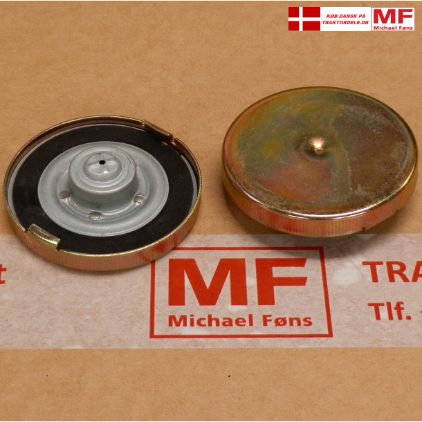 Tankdksel med indvendige tappe. MF35, MF65, MF135, MF100-serie, DB, Fordson m.fl. Til Studs 68udv.